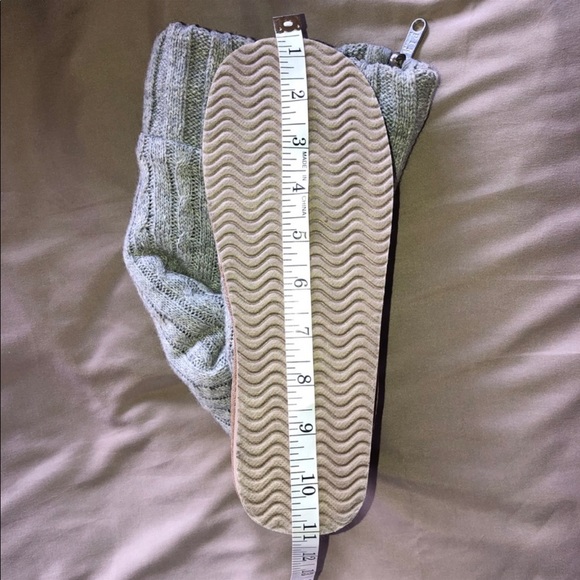 VICTORIA’S SECRET PINK MUKLUKS ZIPPER BACK WITH BLACK FAUX FUR 2006 COLLECTION - Picture 9 of 15